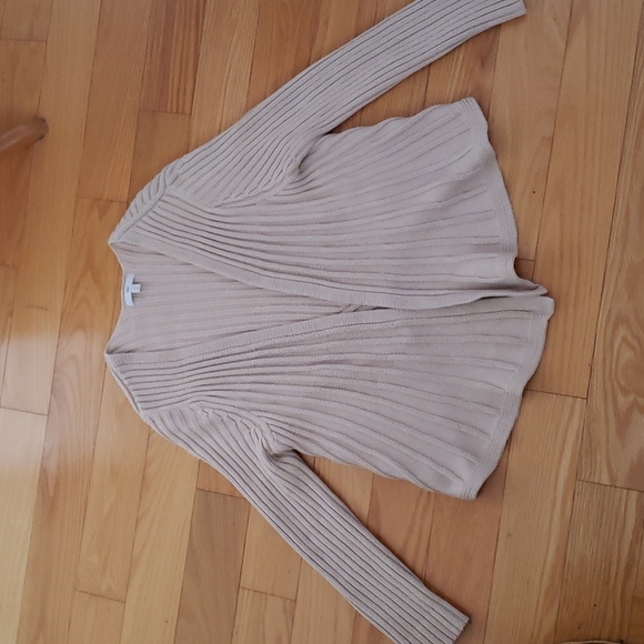 Gap Cream Cardigan/Shrug Size Medium - Picture 8 of 9